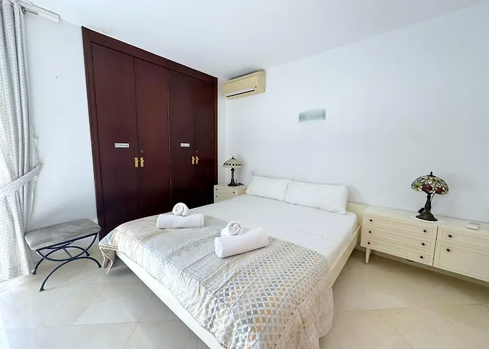 Coblanca 8-12-5 Apartman *